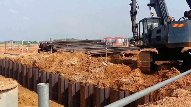 Wall System Combining Sheet Piling and Geogrid Reinforcements